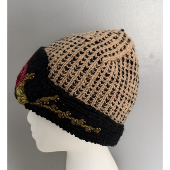 French Knot 100% Wool Beanie Hat Black Beige Hand Embroidered Flower Beaded Knit - Picture 2 of 9